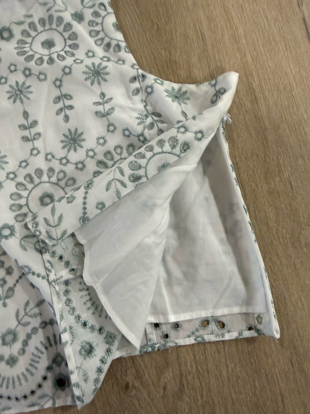 LOFT Embroidered Eyelet 2-Piece Crop Top Midi Skirt Set Sage Green White Size 6 - Picture 12 of 16